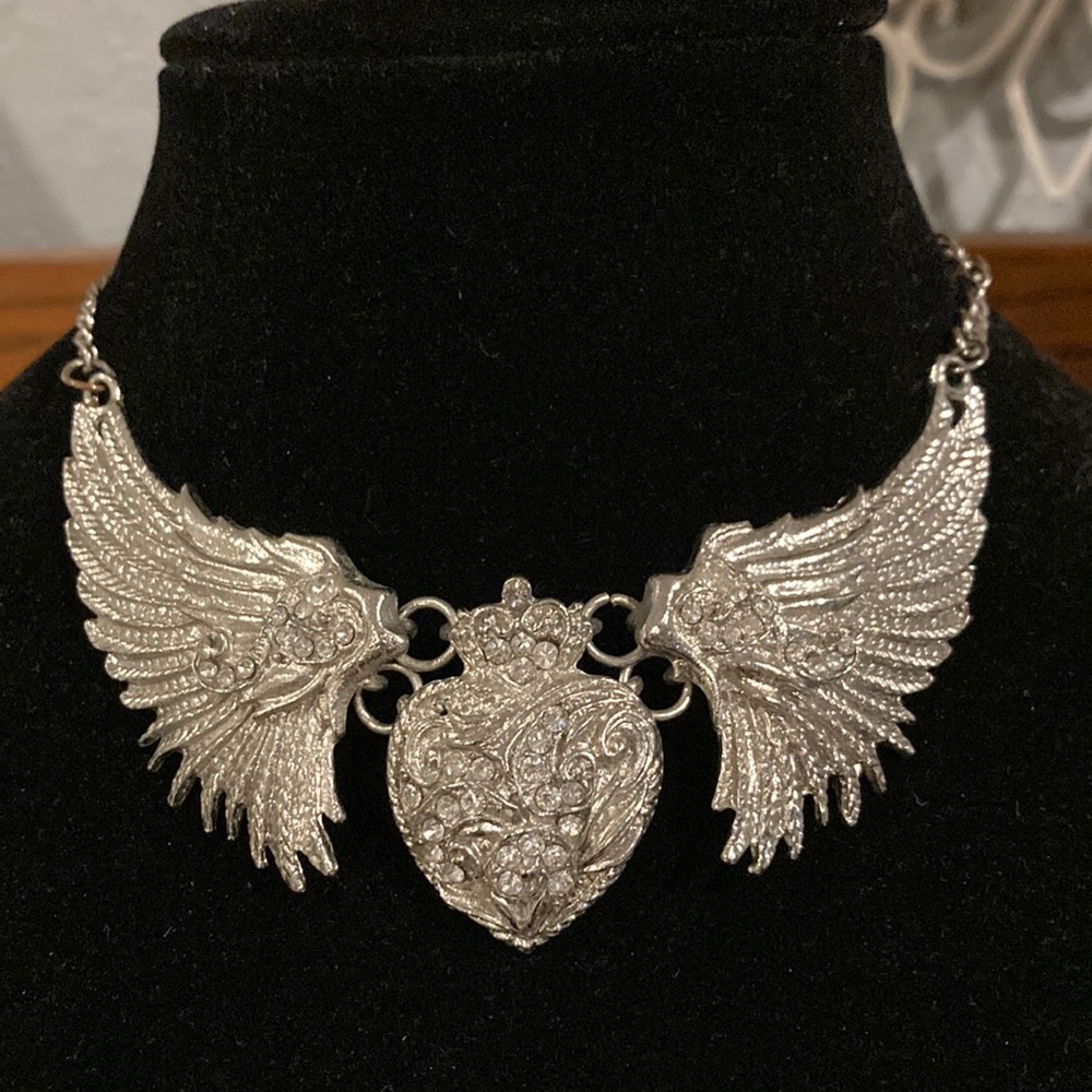 Heart/Angel Wing Chocker Necklace Silver Tone